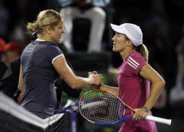 Stretta di mano tra Kim Clijsters e Justine Henin