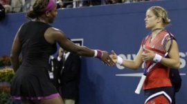 Stretta di mano tra Kim Clijsters e Serena Williams