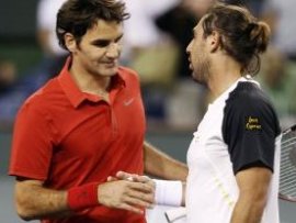 Stretta di mano tra Federer e Baghdatis
