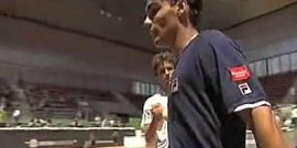 Stretta di mano tra Fognini e Simon