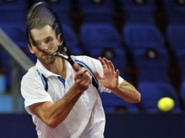 Non sono bastati 28 ace ad Ivo Karlovic per supera il primo turno a Basilea