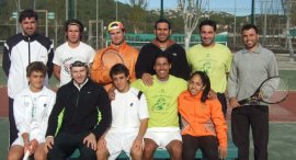 La foto di gruppo dell'Accademia Internazionale di tennis di Alta Competizione