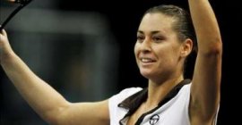 Per Flavia Pennetta è la seconda vittoria in carriera contro Jelena Jankovic su sette scontri diretti.