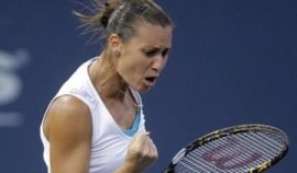 Flavia Pennetta impegnata al torneo WTA di Toronto.