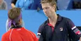 Stretta di mano tra Seppi e Clement