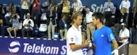 Stretta di mano tra Seppi e Djokovic
