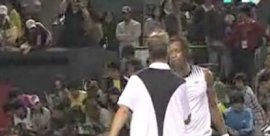 Andreas Seppi e Gael Monfils alla fine dell'incontro a Tokyo
