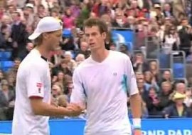 Stretta di mano tra Seppi e Murray