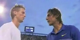 Stretta di mano tra Seppi e Nadal
