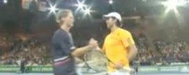 Stretta di mano tra Seppi e Verdasco