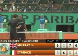 Stretta di mano tra Starace e Murray