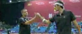 Stretta di mano tra Starace e Youzhny