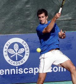 Potito Starace gioca con il Capri Sports Academy