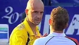 Stretta di mano tra Volandri e Ljubicic