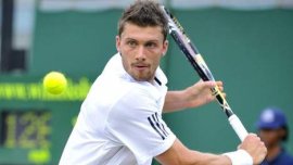 Tornando al tennis giocato, Daniel Brands con il successo su Hanescu, raggiunge per la prima volta in carriera gli ottavi in uno Slam. Affronterà Tomas Berdych.
